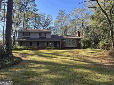 106 Springvale Dr, West Point, GA 31833