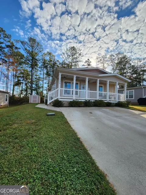 135 E Willow Dr, Newnan, GA 30263 photo 1