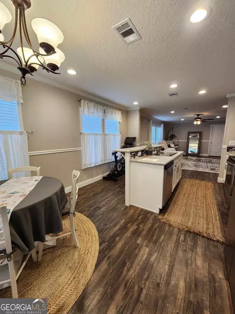 135 E Willow Dr, Newnan, GA 30263 photo 5
