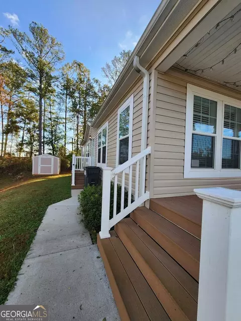 135 E Willow Dr, Newnan, GA 30263 photo 4