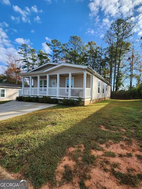 135 E Willow Dr, Newnan, GA 30263 photo 2