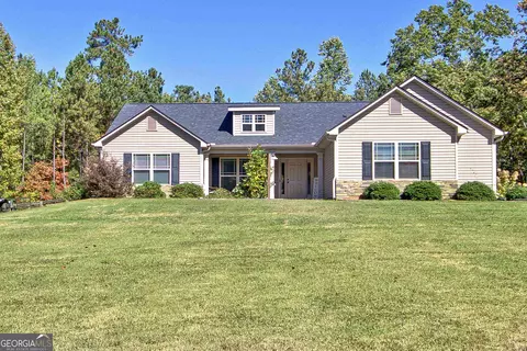 81 Esther Dr, Grantville, GA 30220