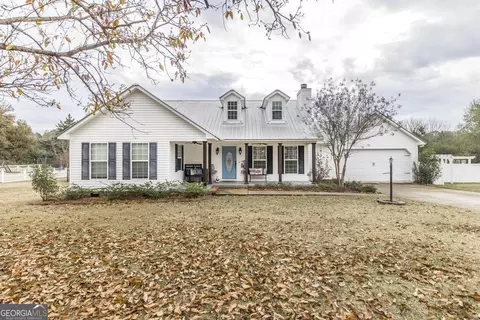 111 N Lakeshore Dr, Cochran, GA 31014