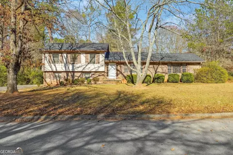 690 Georgia Ave, Fayetteville, GA 30214
