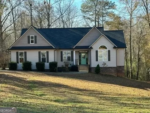 221 Lake Chase Dr N, Griffin, GA 30224