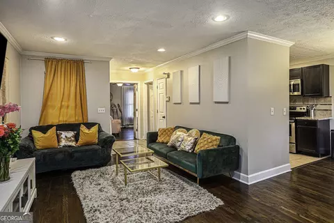 1215 SW Oak Forest Ct, Marietta, GA 30008