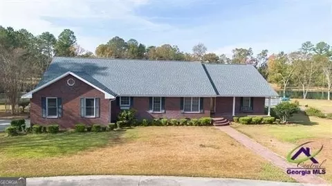 110 Pine Hill Dr, Cochran, GA 31014