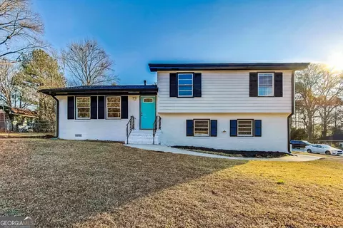 6422 Oakhurst Dr, Morrow, GA 30260