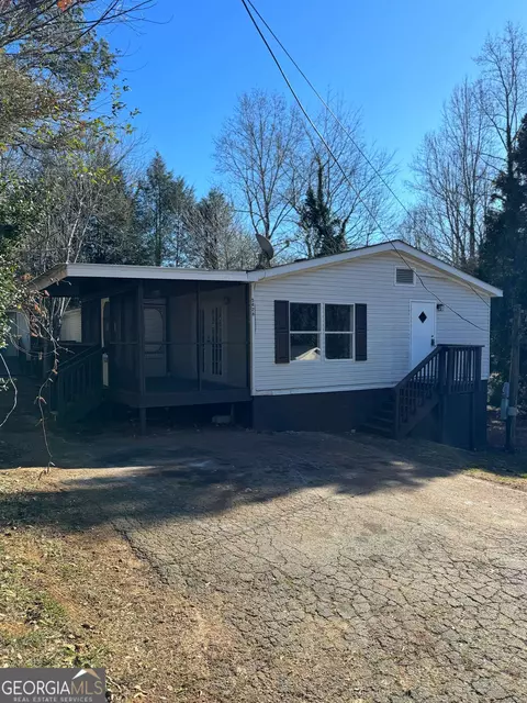 5428 Crystal Lake Dr, Gainesville, GA 30506
