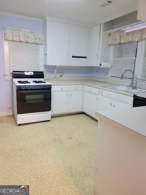 46 E Stephens St, Winder, GA 30680 photo 8
