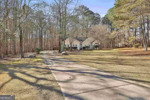 140 Libby Ln, Tyrone, GA 30290 photo 3