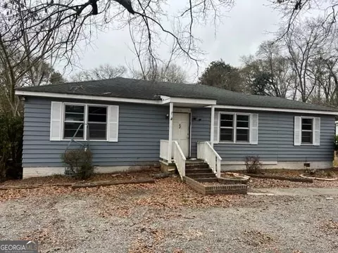 152 Youngs Mill Rd, Lagrange, GA 30240