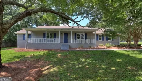 10 W Triple Tree Dr, Carrollton, GA 30117