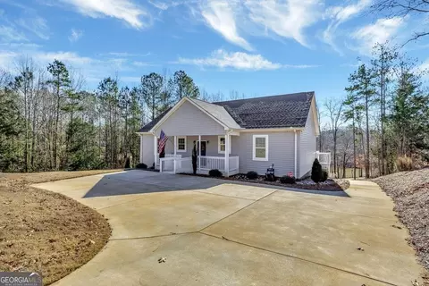123 Harbor Ln, Townville, SC 29689