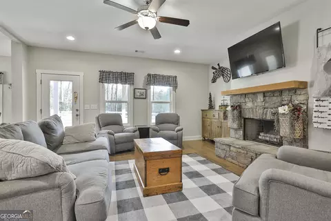 35 E Second St, Newnan, GA 30263 photo 10