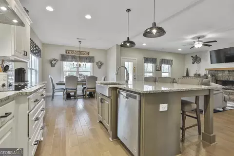 35 E Second St, Newnan, GA 30263 photo 17