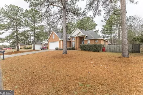 313 Christopher Luke Cir, Perry, GA 31069 photo 2