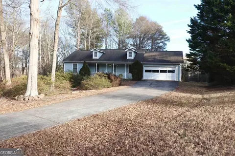 851 Lodgeview Dr, Bethlehem, GA 30620
