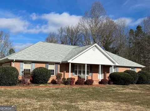 207 Featherwood Dr, Cornelia, GA 30531