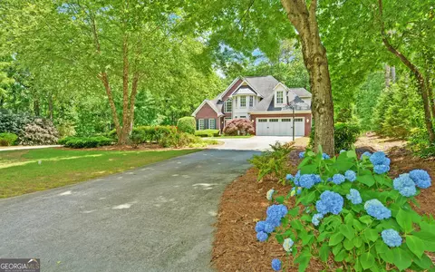 270 Cross Creek Dr, Toccoa, GA 30577