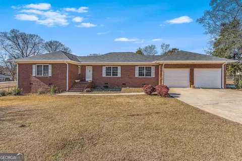 734 Athens St, Hartwell, GA 30643