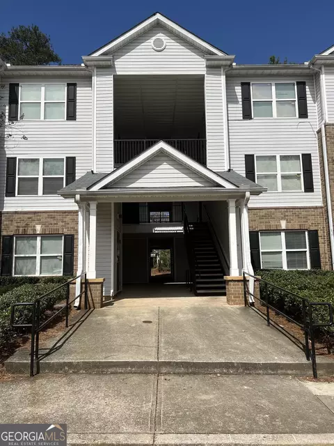 2201 Fairington Ridge Cir, Lithonia, GA 30038