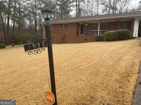 1928 Boulder Hills Dr, Ellenwood, GA 30294