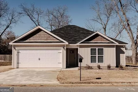 124 Village Cir, Cochran, GA 31014
