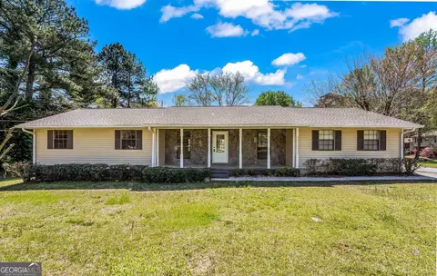 1583 Lake Jodeco Rd, Jonesboro, GA 30236