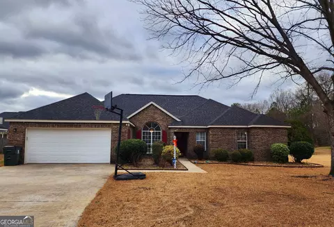 216 Golden Eagle Dr, Kathleen, GA 31047