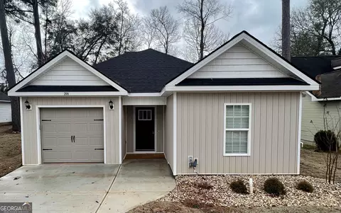 209 Spring Creek Dr, Perry, GA 31069