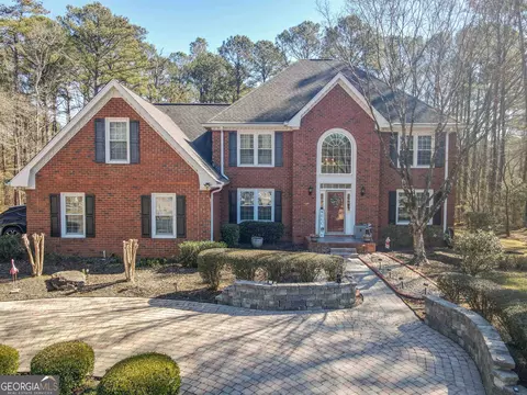 170 Camelot Dr, Fayetteville, GA 30214