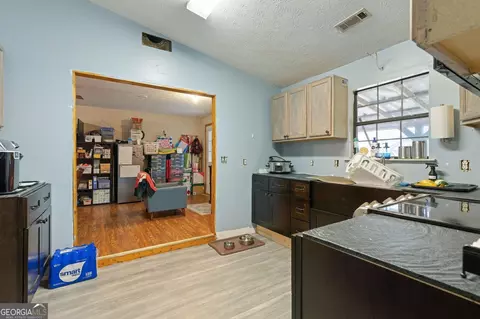 Kitchen - 784 Johnson Mountain Rd, Rydal, GA 30171 photo 3 of 6
