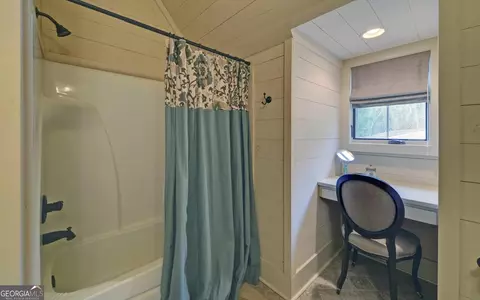 Bath - 1143 E Wildcat Rd, Clarkesville, GA 30523 photo 8 of 9