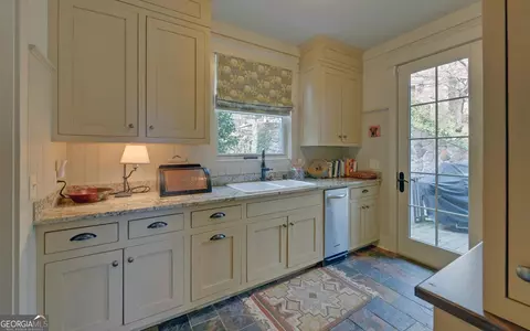 Kitchen - 1143 E Wildcat Rd, Clarkesville, GA 30523 photo 6 of 6