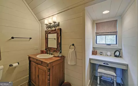 Bath - 1143 E Wildcat Rd, Clarkesville, GA 30523 photo 5 of 9