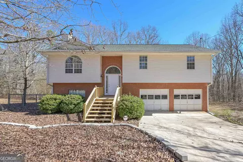 395 Laurel Ln, Carrollton, GA 30116