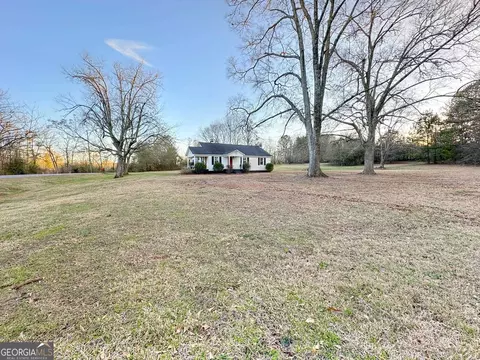 Exterior - 14 Hood Rd, Lagrange, GA 30241 photo 4 of 13