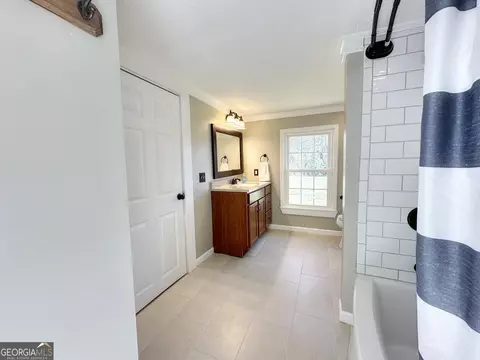 Bath - 14 Hood Rd, Lagrange, GA 30241 photo 4 of 5