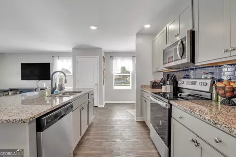 Kitchen - 109 Nevis Rd, Guyton, GA 31312 photo 5 of 8