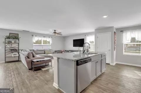 Kitchen - 109 Nevis Rd, Guyton, GA 31312 photo 4 of 8