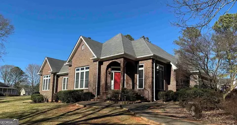 35 Meadow Lake Ln, Social Circle, GA 30025