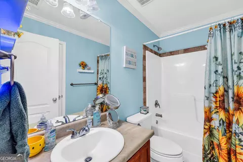 Bath - 978 Compass Dr, Bethlehem, GA 30620 photo 4 of 9