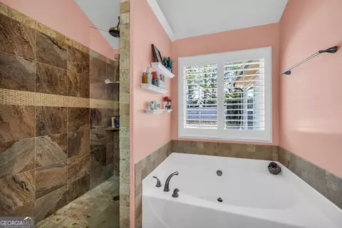 Bath - 978 Compass Dr, Bethlehem, GA 30620 photo 7 of 9