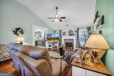 Living - 978 Compass Dr, Bethlehem, GA 30620 photo 2 of 4