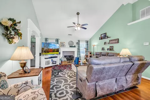 Living - 978 Compass Dr, Bethlehem, GA 30620 photo 3 of 4