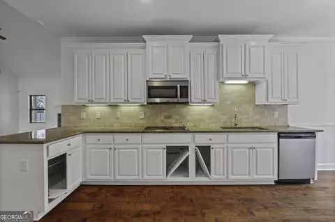 Kitchen - 728 Weathersby Chase, Hampton, GA 30228 photo 3 of 4