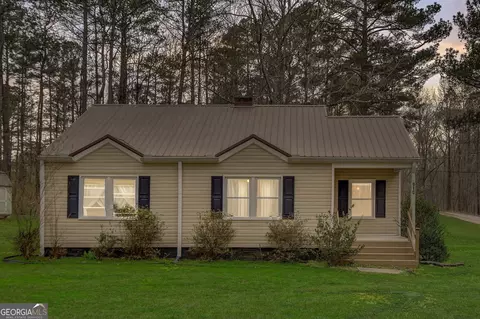 910 Happy Valley Cir, Newnan, GA 30263