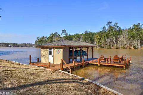 2204 Harbour Point Dr, Sparta, GA 31087