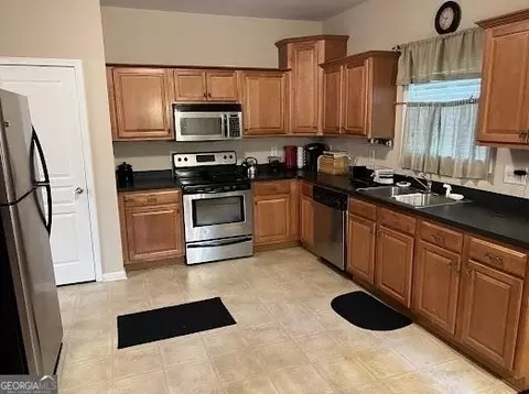 Kitchen - 141 Revolutionary Dr, Hampton, GA 30228 photo 1 of 3